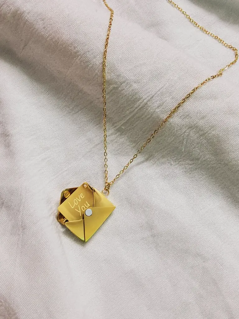 SALVE SECRET MESSAGE LOVE LETTER 'LOVE YOU' ENGRAVED OPENABLE ENVELOPE GOLD PENDENT